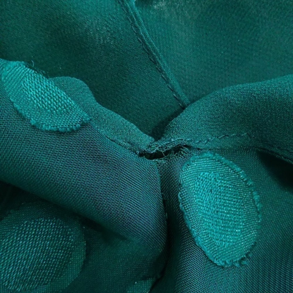 Highline Collective Double V Neck Green Blouse Size - Small - Picture 15 of 16